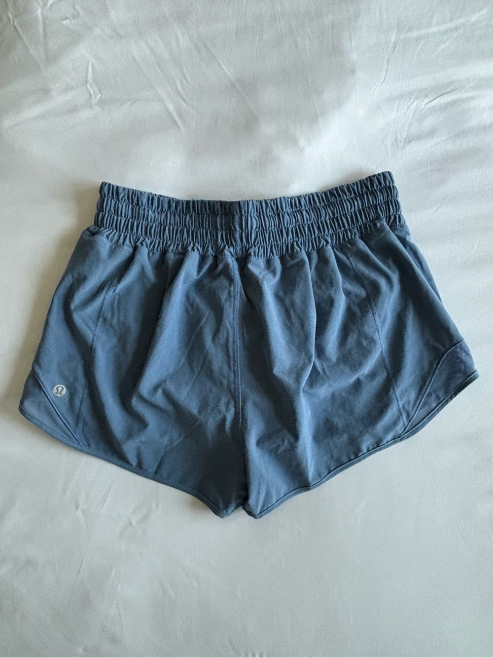 Lululemon hotty hot HR short 2.5 in - Picture 2 of 3